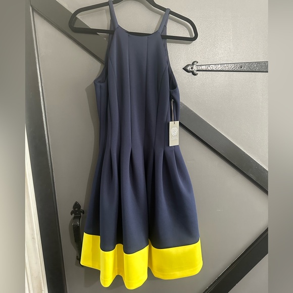 Vince Camuto Dresses & Skirts - 💛Vince Camuto Dress💙